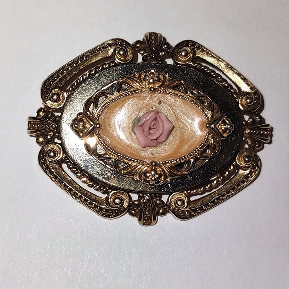Vintage Avon Pink Porcelain Rose & Enamel Brooch - Picture 10 of 10
